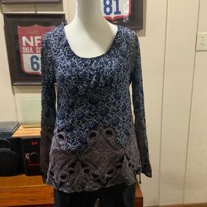 Liz wear long sleeved blouse. Size medium